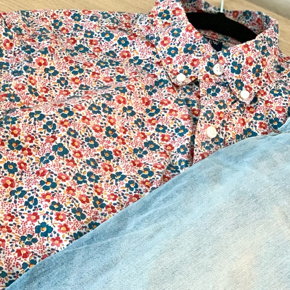 J. Crew Men’s Button Down Pattern Basically New